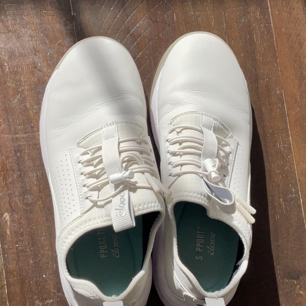Clove nursing/clinical shoes size 8.5